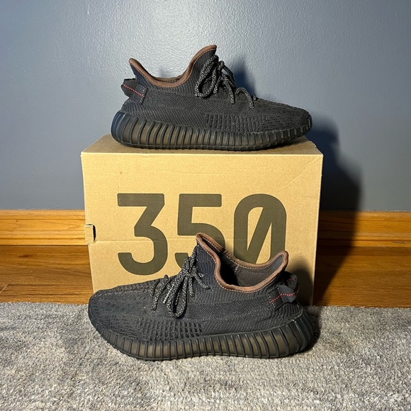 Yeezy Boost 350 V2 Black (Non-Reflective) - Picture 2 of 7